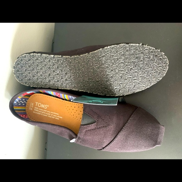 TOMS: Black On Black Canvas Classics - Picture 2 of 2